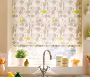 cortinas-blackout-roller-640x546-300x256 6 manera de añadir color a una cocina blanca