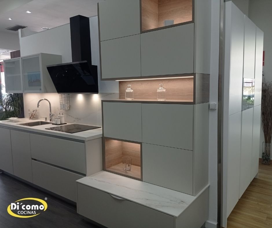 Cocina minimalista sin tiradores, frentes lisos