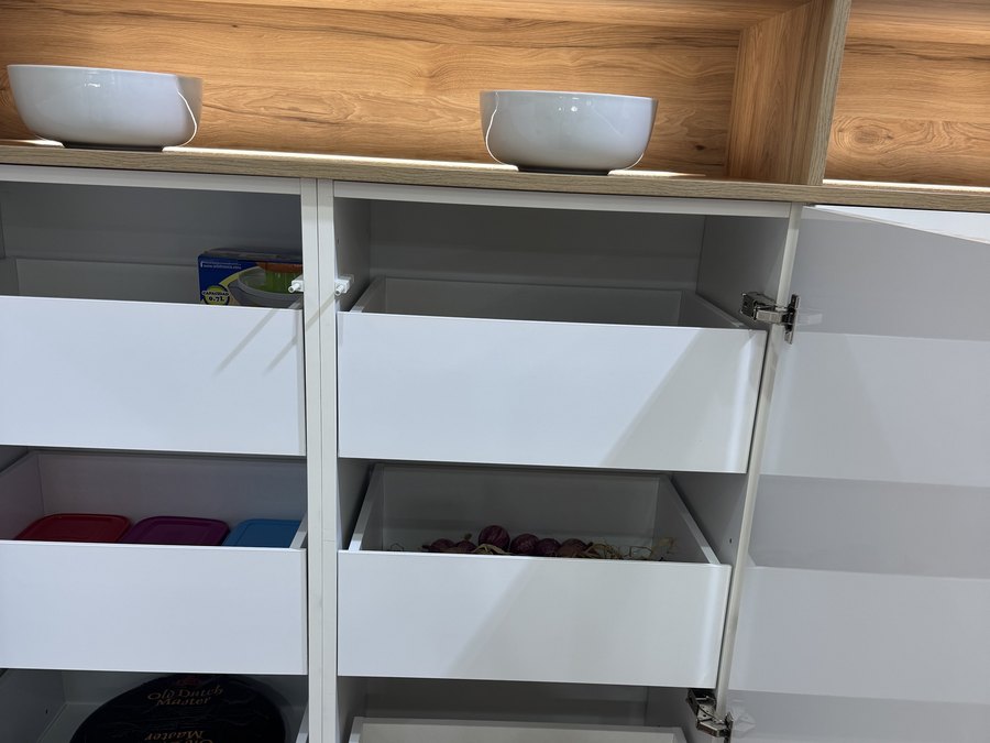 Módulo de despensa extraíble con bisagras metálicas y compartimentos organizadores