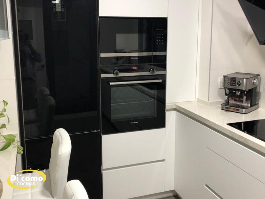 Cocinas Minimalistas en Sevilla — proyecto real Di’Como Cocinas 2