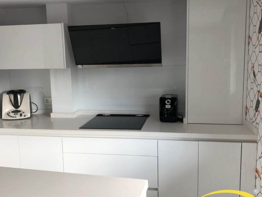 Cocina moderna instalada por Di’Como Cocinas