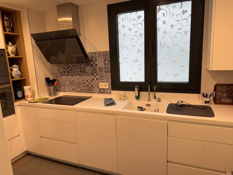 Cocina en Blanco Brillante con encimera blanca - Di´Como Cocinas