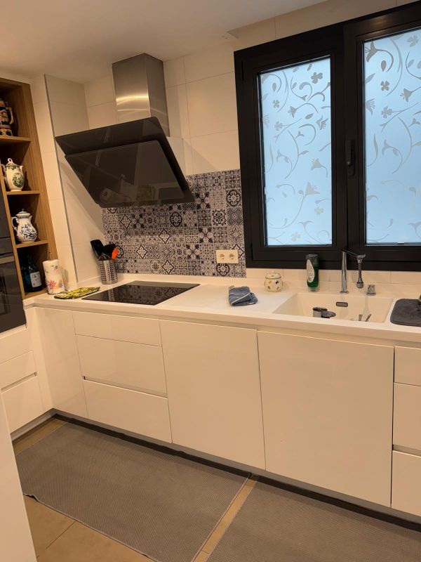 Cocina en Blanco Brillante con encimera blanca - Di´Como Cocinas