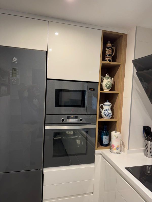Cocina en Blanco Brillante con encimera blanca - Di´Como Cocinas