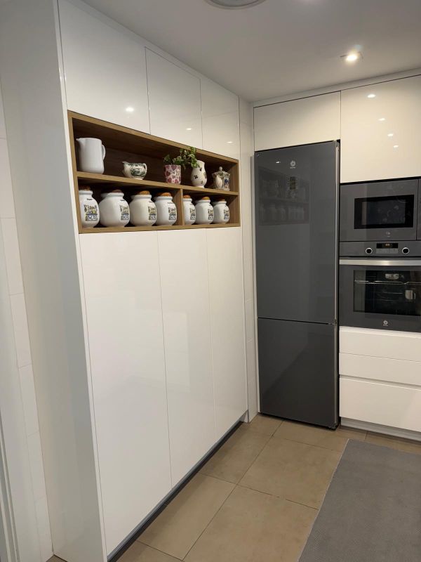 Cocina en Blanco Brillante con encimera blanca - Di´Como Cocinas