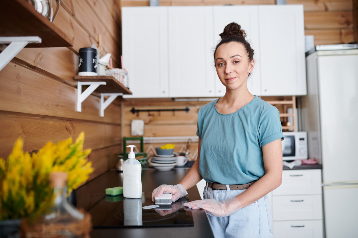 Cómo limpiar y desinfectar la encimera de tu cocina por el tipo de encimera