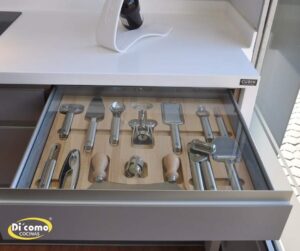 8-300x251 5 Ventajas de renovar tu vieja cocina