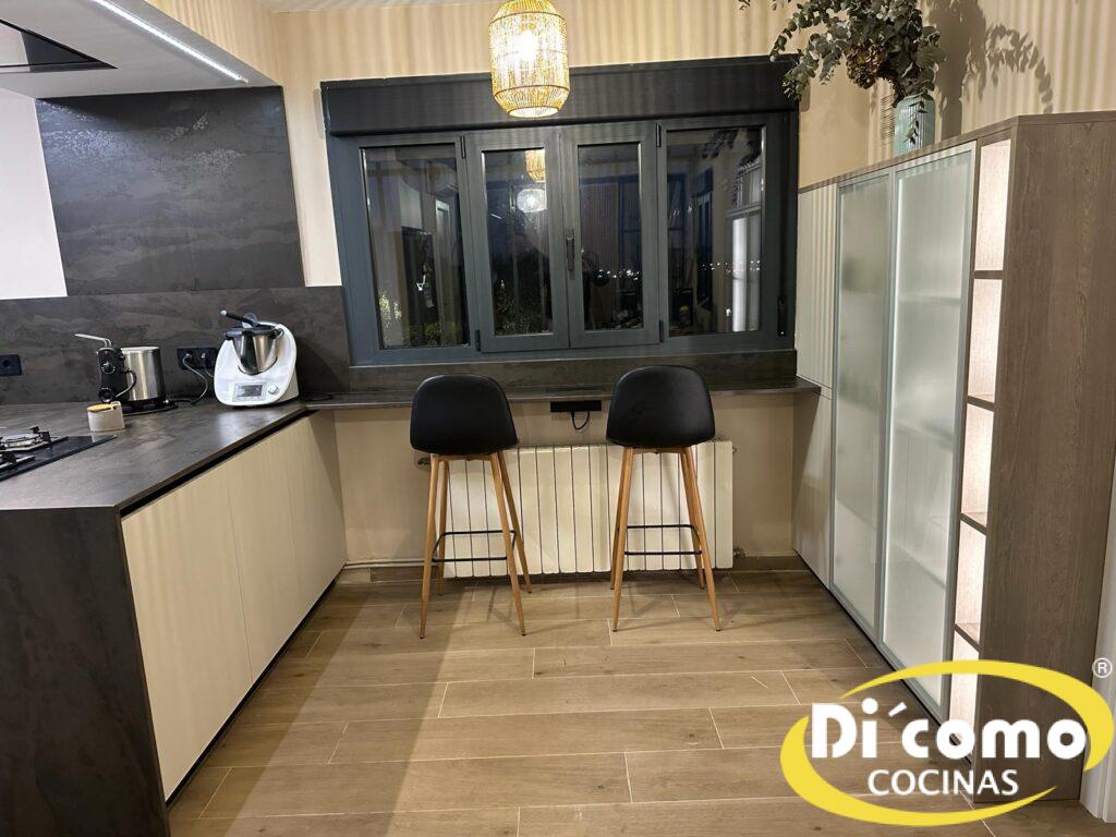 copia-de-whatsapp-image-2024-05-13-at-192637-5-1024x768 Cocinas en Tonos Oscuros o Claros: ¿Cuál es la Mejor Opción para Tu Hogar?