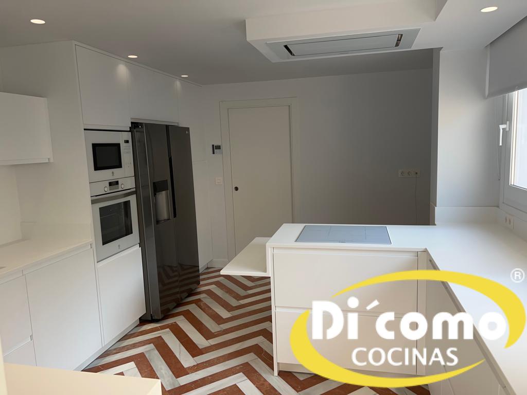 copia-de-whatsapp-image-2024-05-13-at-202116-10-1 Cocinas en Tonos Oscuros o Claros: ¿Cuál es la Mejor Opción para Tu Hogar?