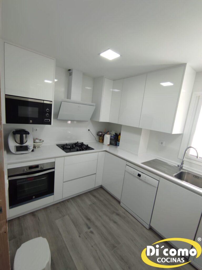 Renueva tu Cocina en Septiembre con Di’Como Cocinas: ¡Descuento del 10%! Cocinas Sevilla copia-de-whatsapp-image-2024-05-13-at-202443-1-2-768x1024 Renueva tu Cocina en Septiembre con Di’Como Cocinas: ¡Descuento del 10%!