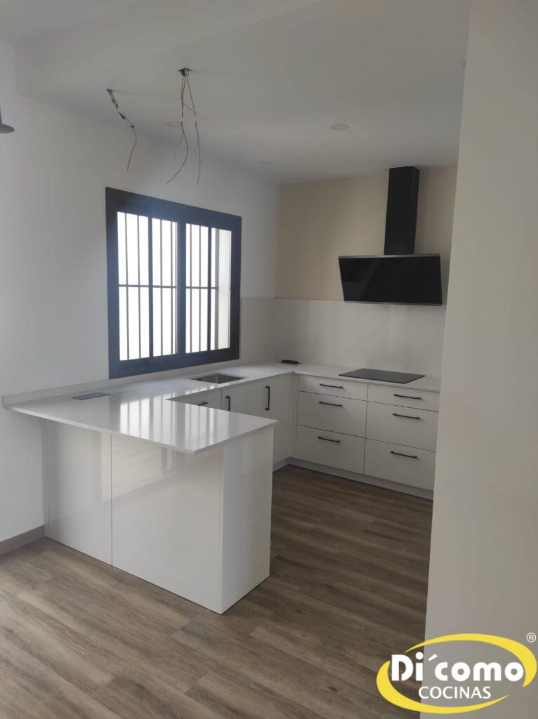 Os presentamos una nueva Cocina de Diseño e instalación por Di´Como Cocinas Cocinas Sevilla copia-de-whatsapp-image-2024-05-13-at-202724-8-2-766x1024 Os presentamos una nueva Cocina de Diseño e instalación por Di´Como Cocinas