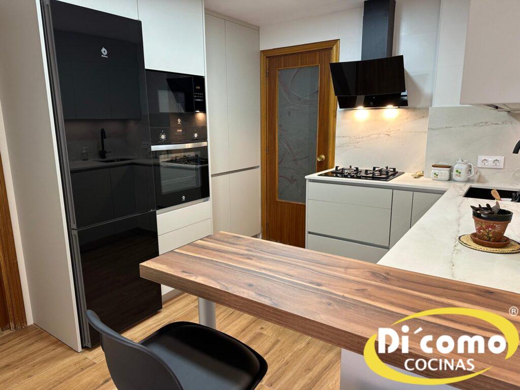 Cocinas en Tonos Oscuros o Claros: ¿Cuál es la Mejor Opción para Tu Hogar? Cocinas Sevilla whatsapp-image-2024-06-20-at-120154-1-1024x768 Cocinas en Tonos Oscuros o Claros: ¿Cuál es la Mejor Opción para Tu Hogar?