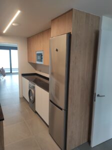 Espectacular-cocina-en-dos-zonas-y-colores-madera-1-224x300 Descubre la Espectacular Cocina de Dos Zonas en Colores Madera de Di’Como Cocinas