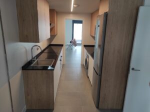 Espectacular-cocina-en-dos-zonas-y-colores-madera-2-300x224 Descubre la Espectacular Cocina de Dos Zonas en Colores Madera de Di’Como Cocinas