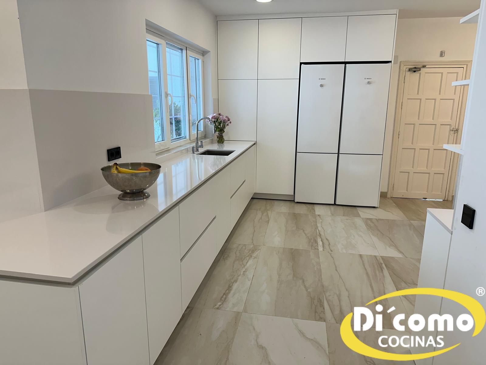 Trucos Esenciales para Limpiar y Cuidar Tus Encimeras y Muebles
