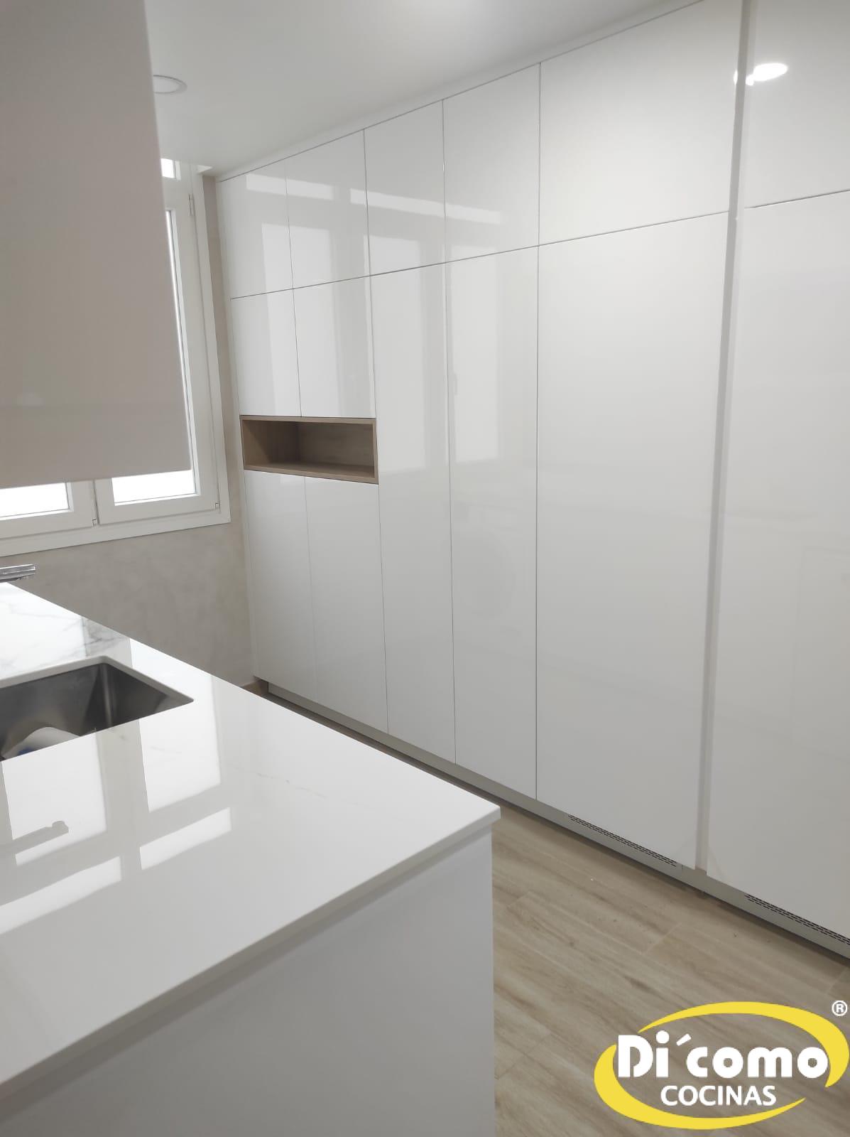 Instalación de cocinas en Sevilla con acabados perfectos: calidad y diseño de Di´Como Cocinas