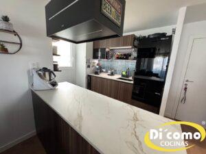 WhatsApp-Image-2026-03-31-at-10.51.202-300x225 Cocina integrada con el salón en tonos negros: diseño, calidad y funcionalidad de Di’Como Cocinas