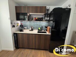 Cocina integrada con el salón en tonos negros: diseño, calidad y funcionalidad de Di’Como Cocinas Cocinas Sevilla WhatsApp-Image-2026-03-31-at-10.51.203-1-300x225 Cocina integrada con el salón en tonos negros: diseño, calidad y funcionalidad de Di’Como Cocinas